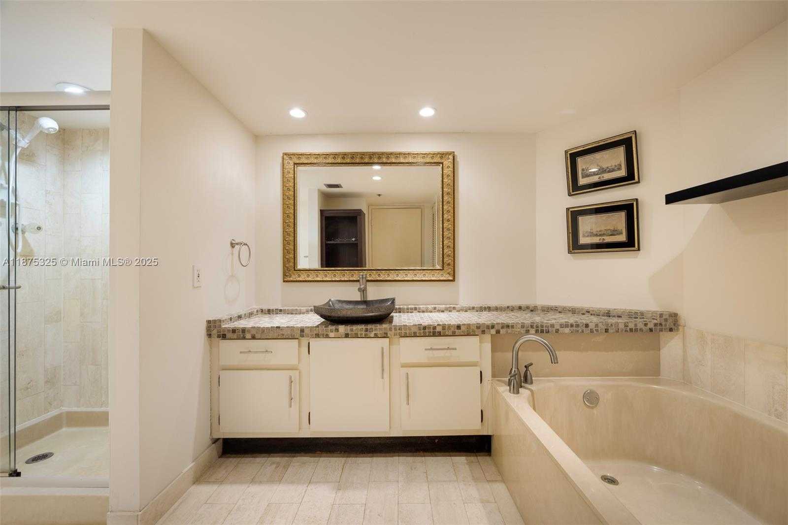 Small Image of 1717 NORTH BAYSHORE DR #A-3042, Miami Number 16
