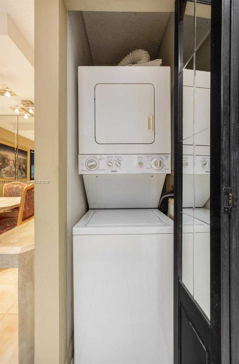 Small Image of 1717 NORTH BAYSHORE DR #A-3042, Miami Number 20