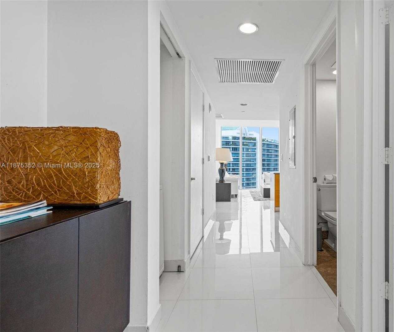 Small Image of 485 BRICKELL AVENUE #4902, Miami Number 15