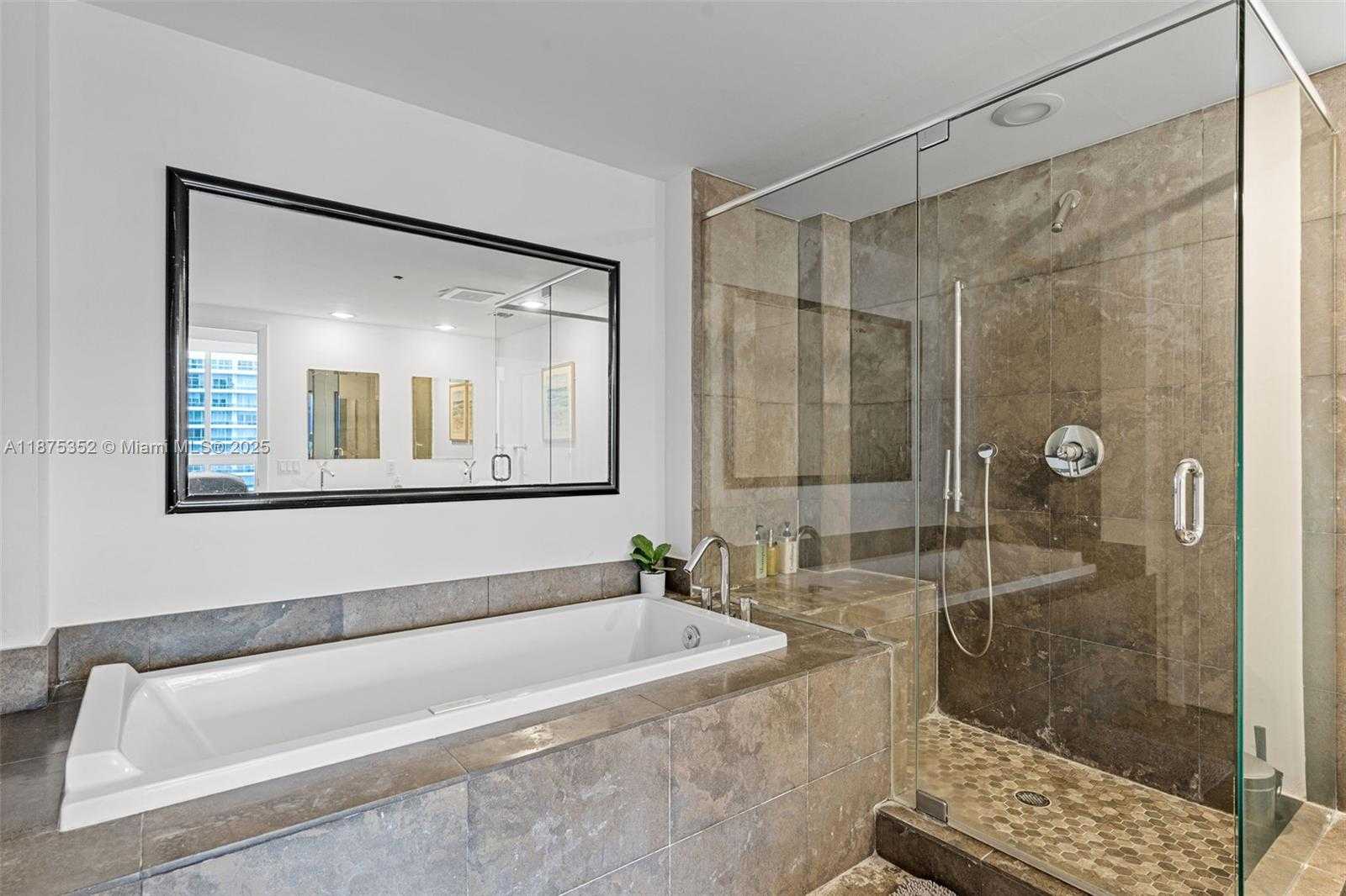 Small Image of 485 BRICKELL AVENUE #4902, Miami Number 19