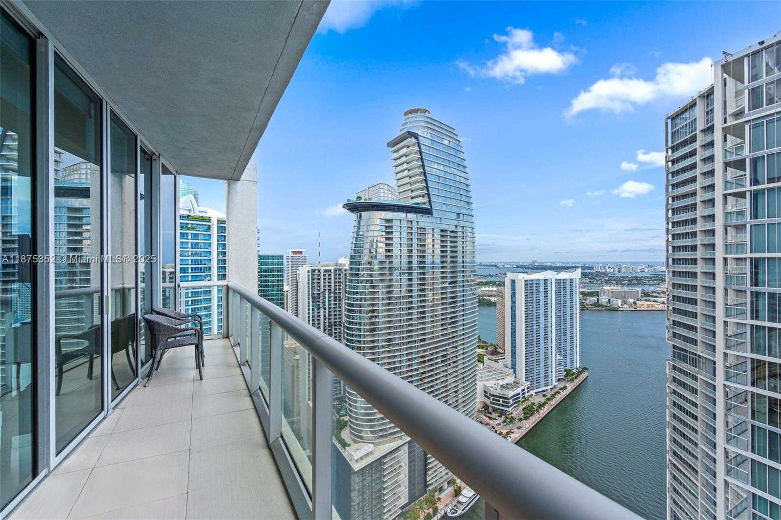 Small Image of 485 BRICKELL AVENUE #4902, Miami Number 2