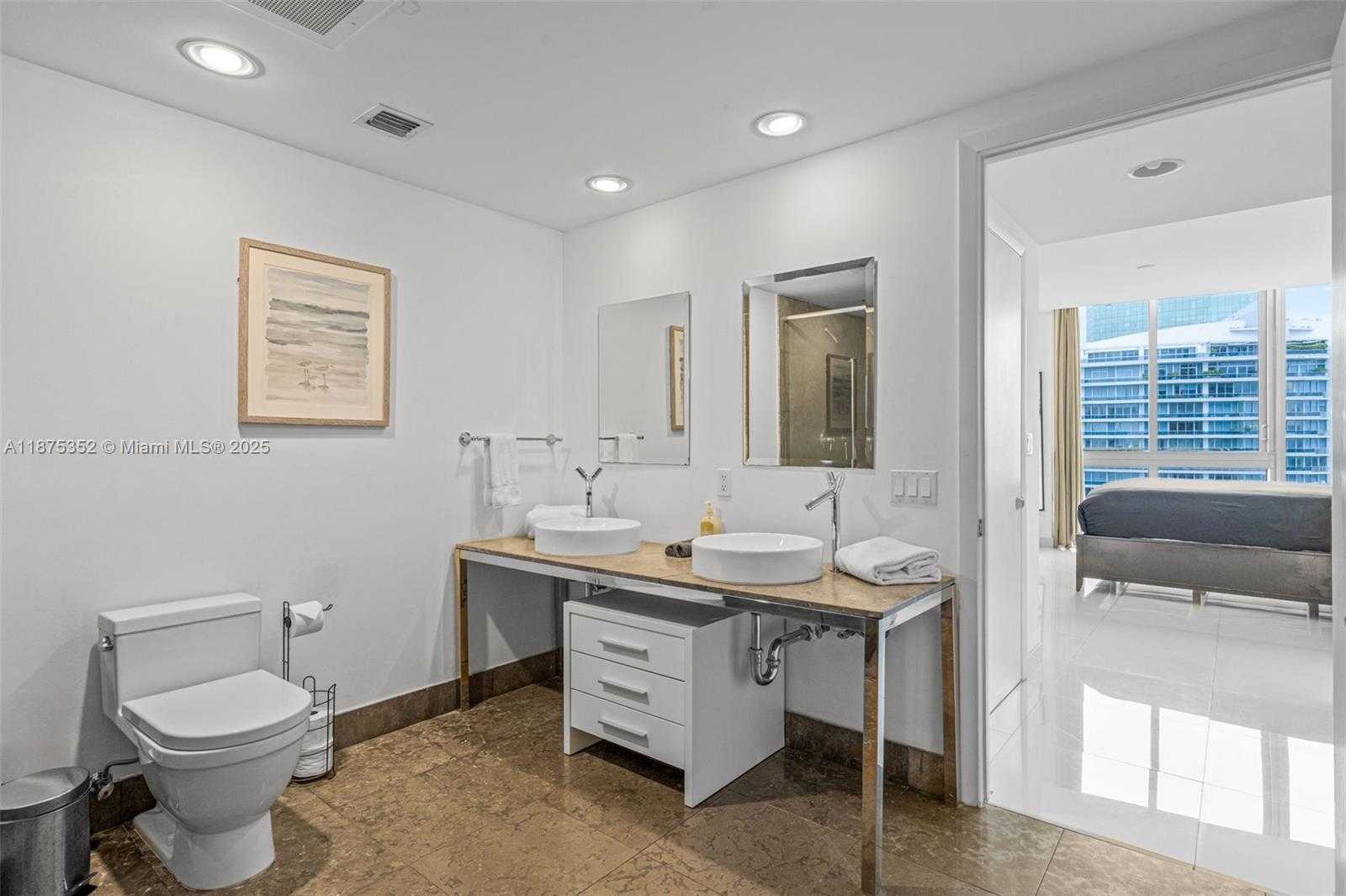 Small Image of 485 BRICKELL AVENUE #4902, Miami Number 20