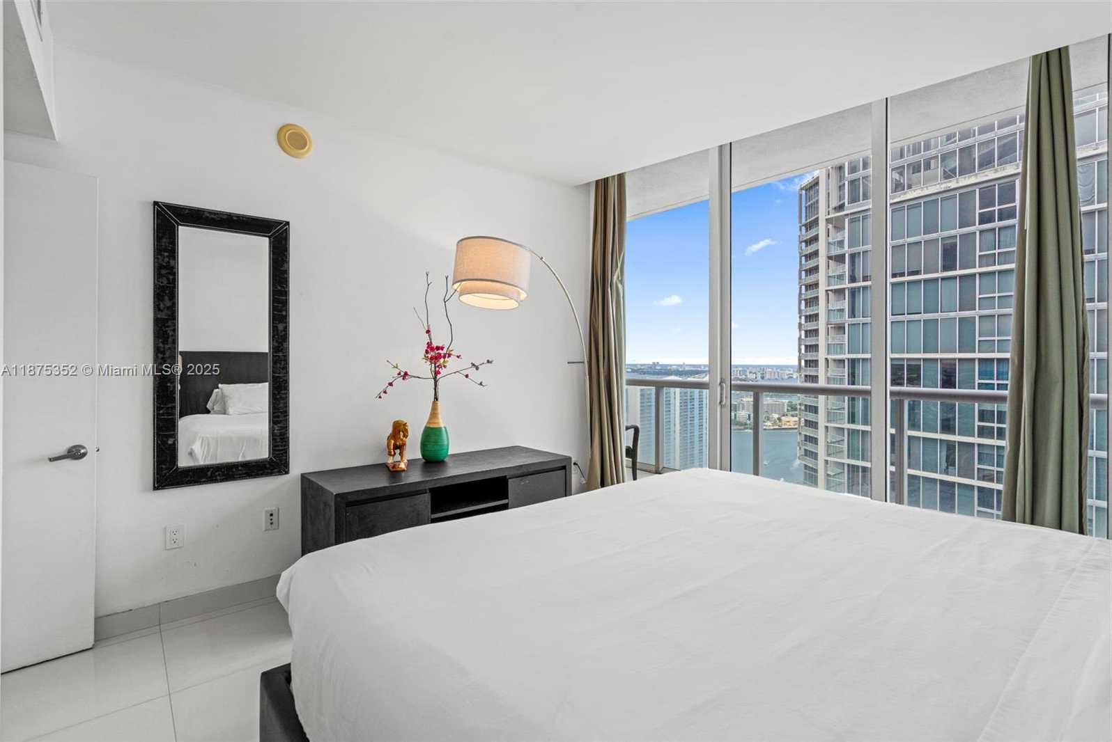 Small Image of 485 BRICKELL AVENUE #4902, Miami Number 23