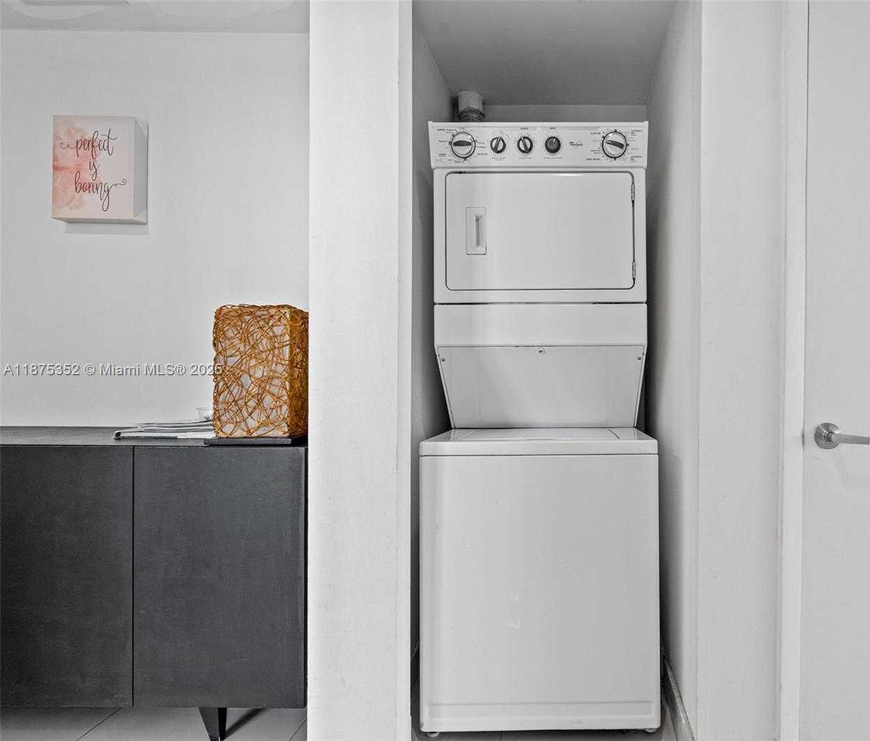 Small Image of 485 BRICKELL AVENUE #4902, Miami Number 24