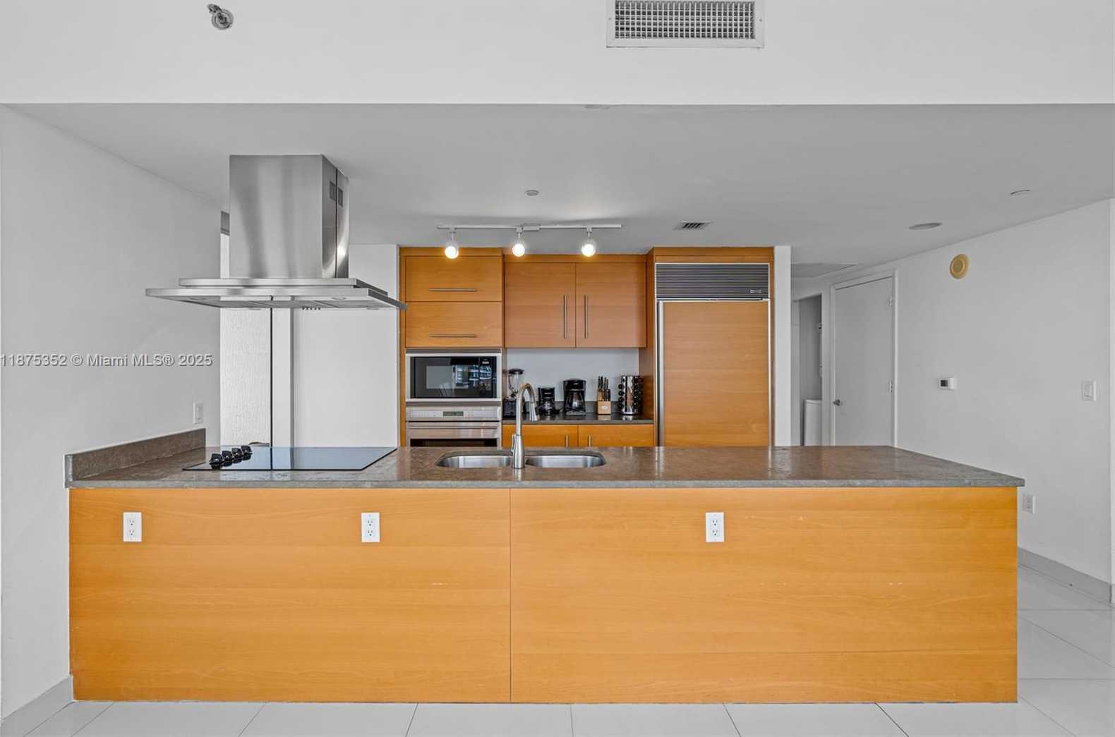 Small Image of 485 BRICKELL AVENUE #4902, Miami Number 6