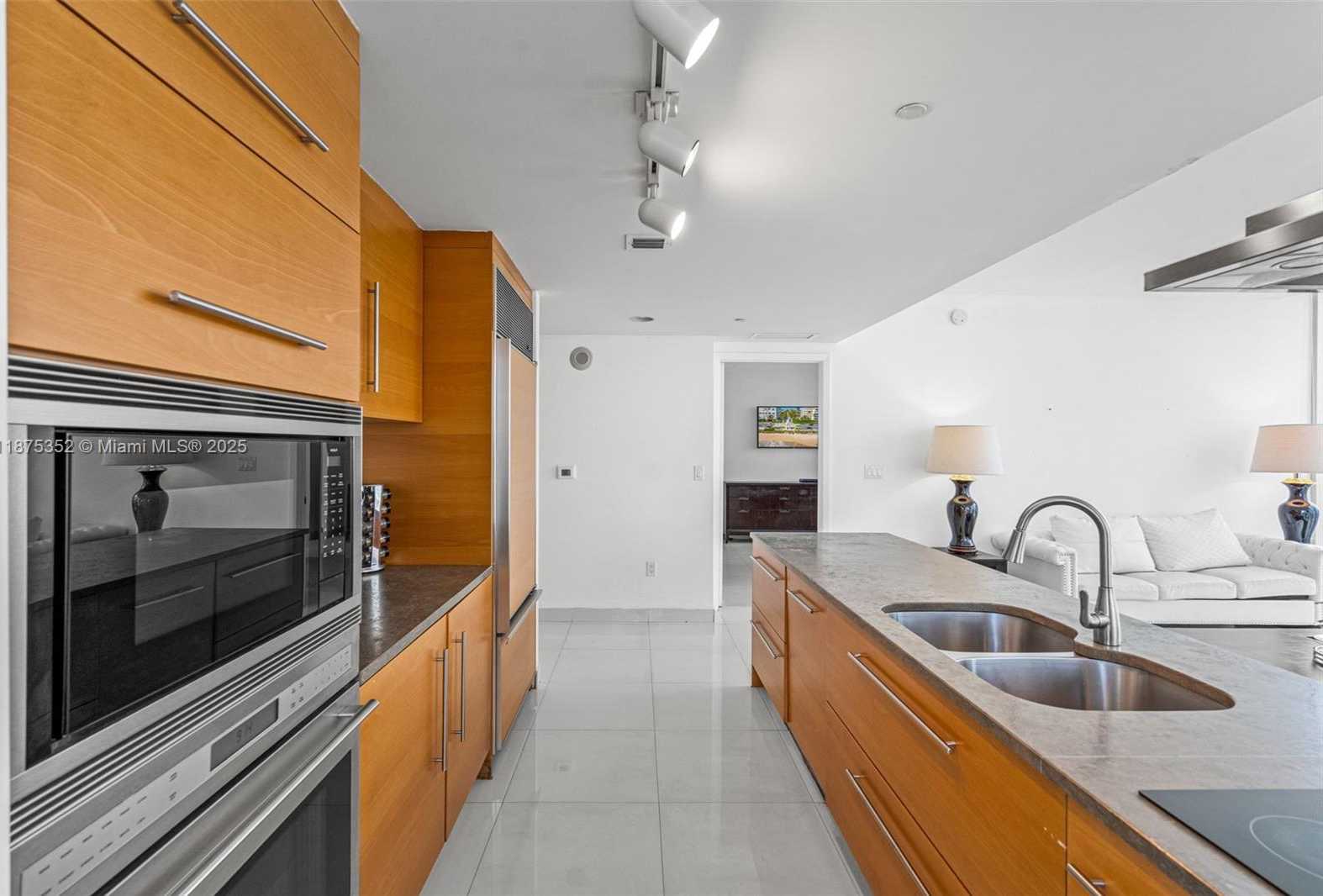 Small Image of 485 BRICKELL AVENUE #4902, Miami Number 7