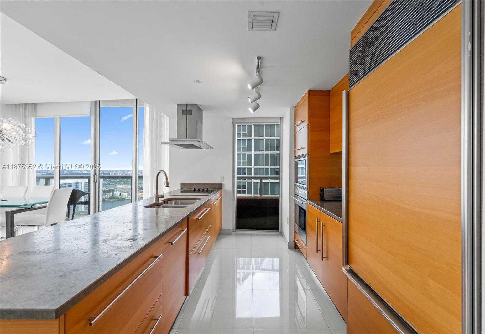 Small Image of 485 BRICKELL AVENUE #4902, Miami Number 8