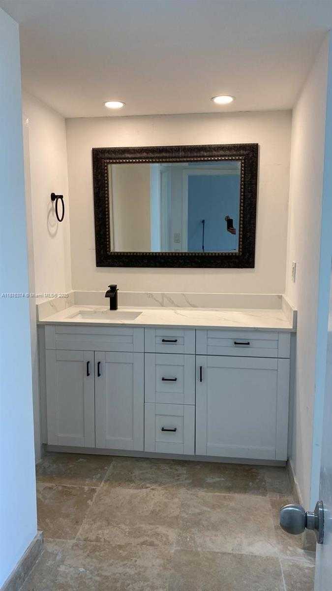 Small Image of 500 BAYVIEW DR #230, Sunny Isles Beach Number 16