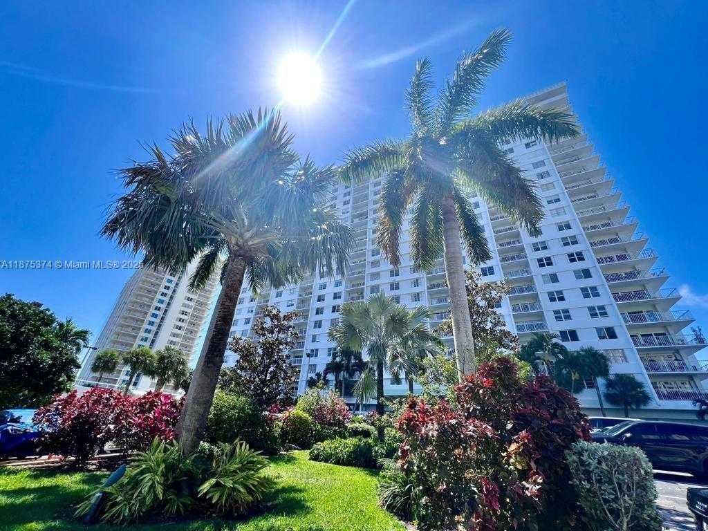 Small Image of 500 BAYVIEW DR #230, Sunny Isles Beach Number 2