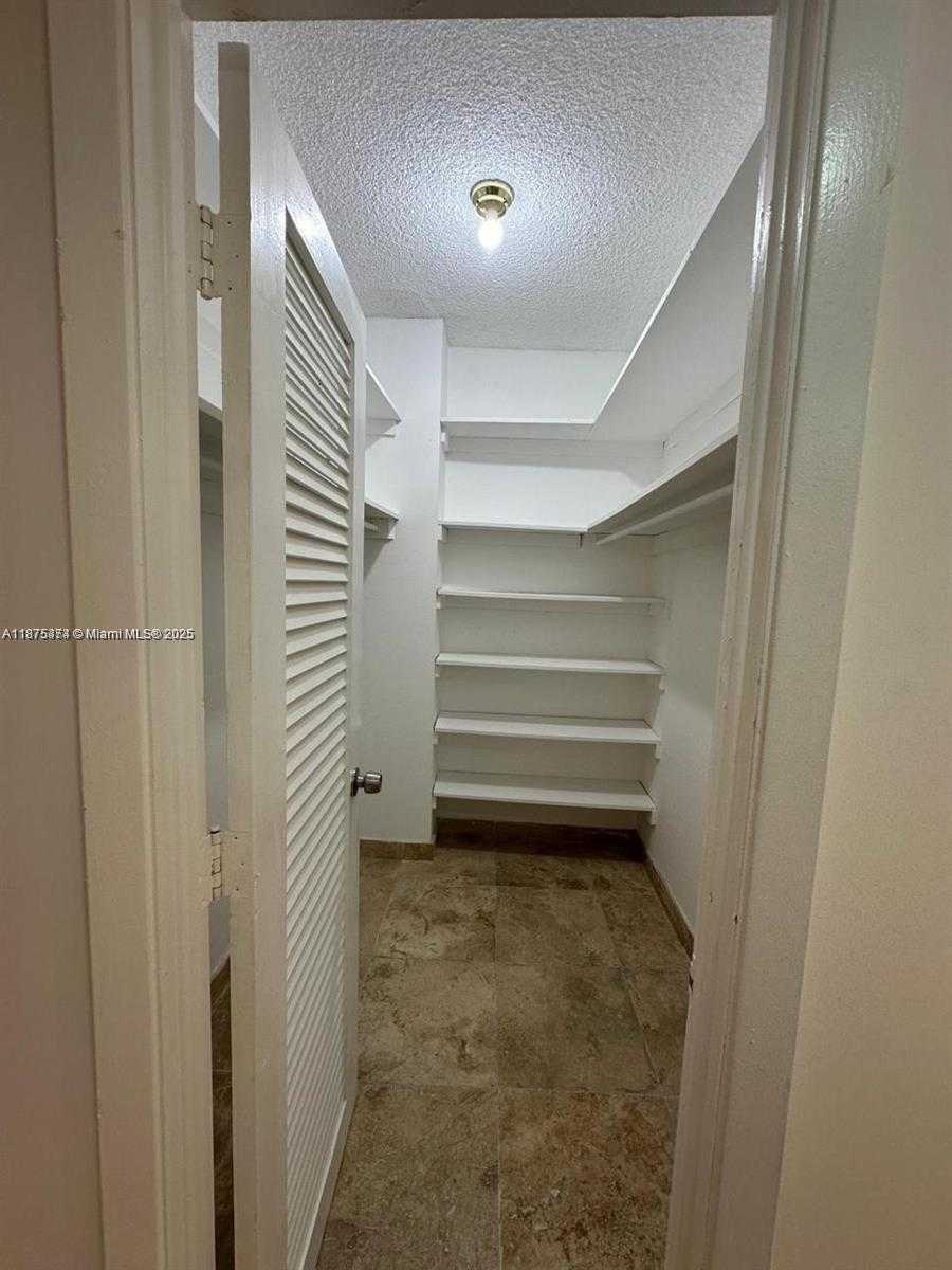 Small Image of 500 BAYVIEW DR #230, Sunny Isles Beach Number 24