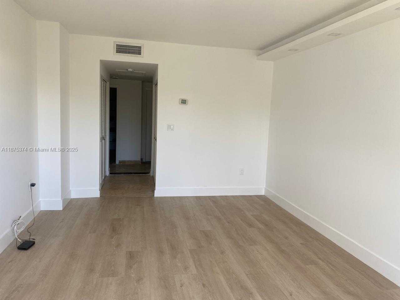Small Image of 500 BAYVIEW DR #230, Sunny Isles Beach Number 26