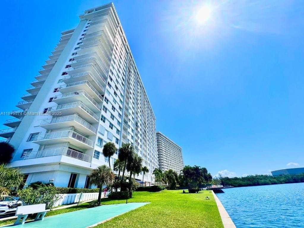 Small Image of 500 BAYVIEW DR #230, Sunny Isles Beach Number 3