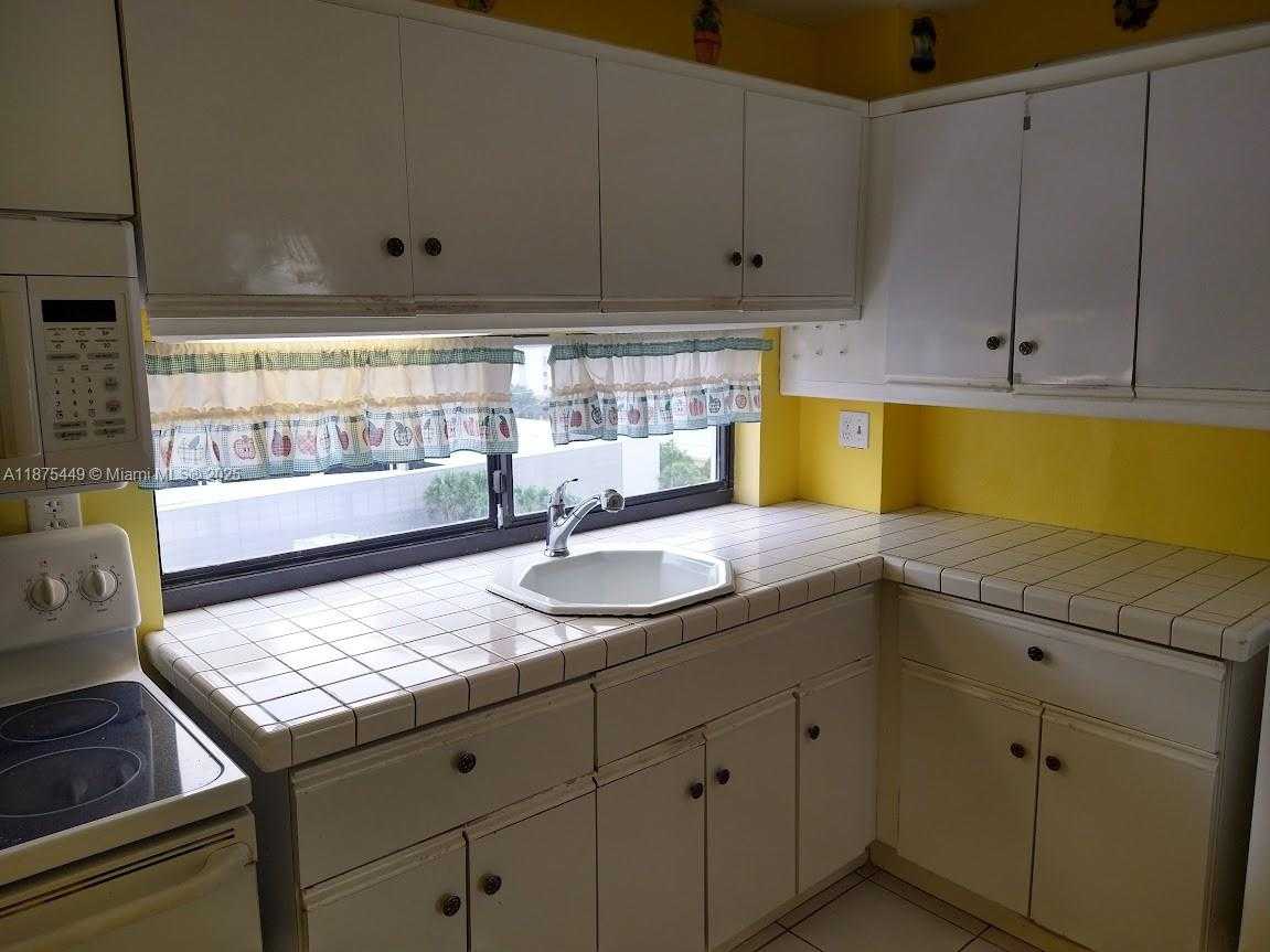 Small Image of 16909 SOUTH BAY RD #918, Sunny Isles Beach Number 15