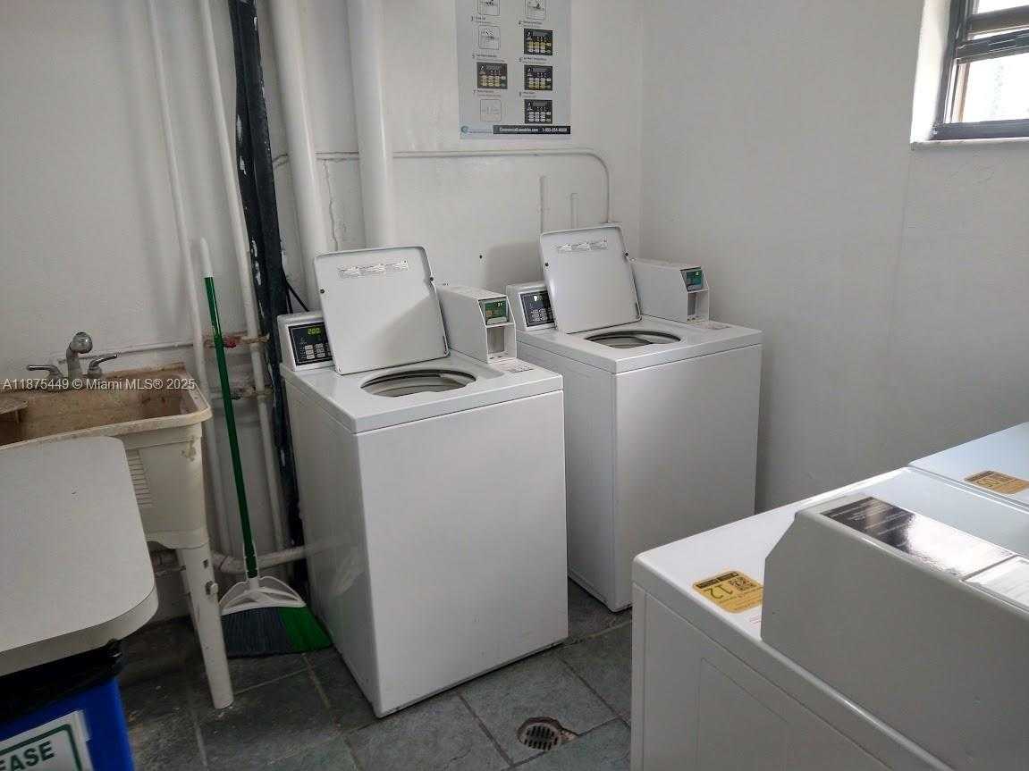 Small Image of 16909 SOUTH BAY RD #918, Sunny Isles Beach Number 19