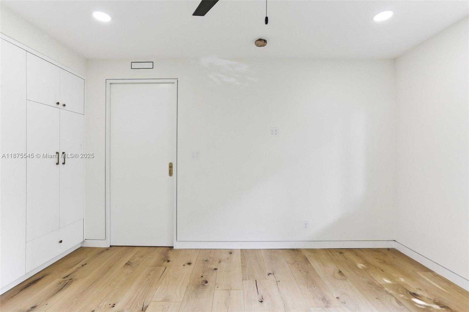 Small Image of 100 EDGEWATER DR #142, Coral Gables Number 15