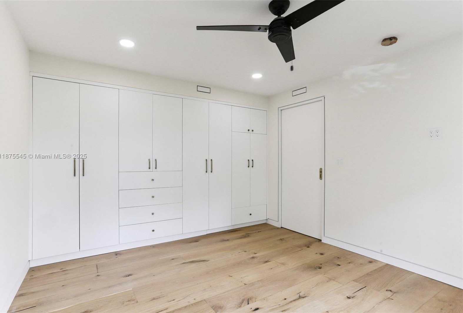 Small Image of 100 EDGEWATER DR #142, Coral Gables Number 17