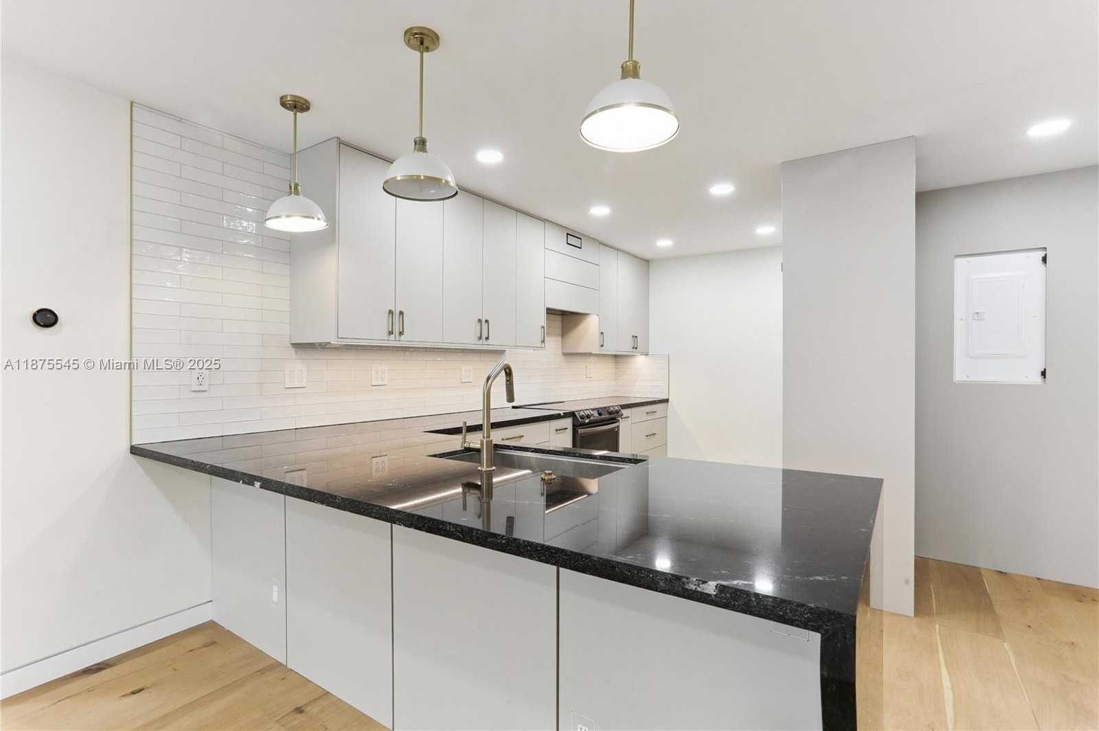 Small Image of 100 EDGEWATER DR #142, Coral Gables Number 2