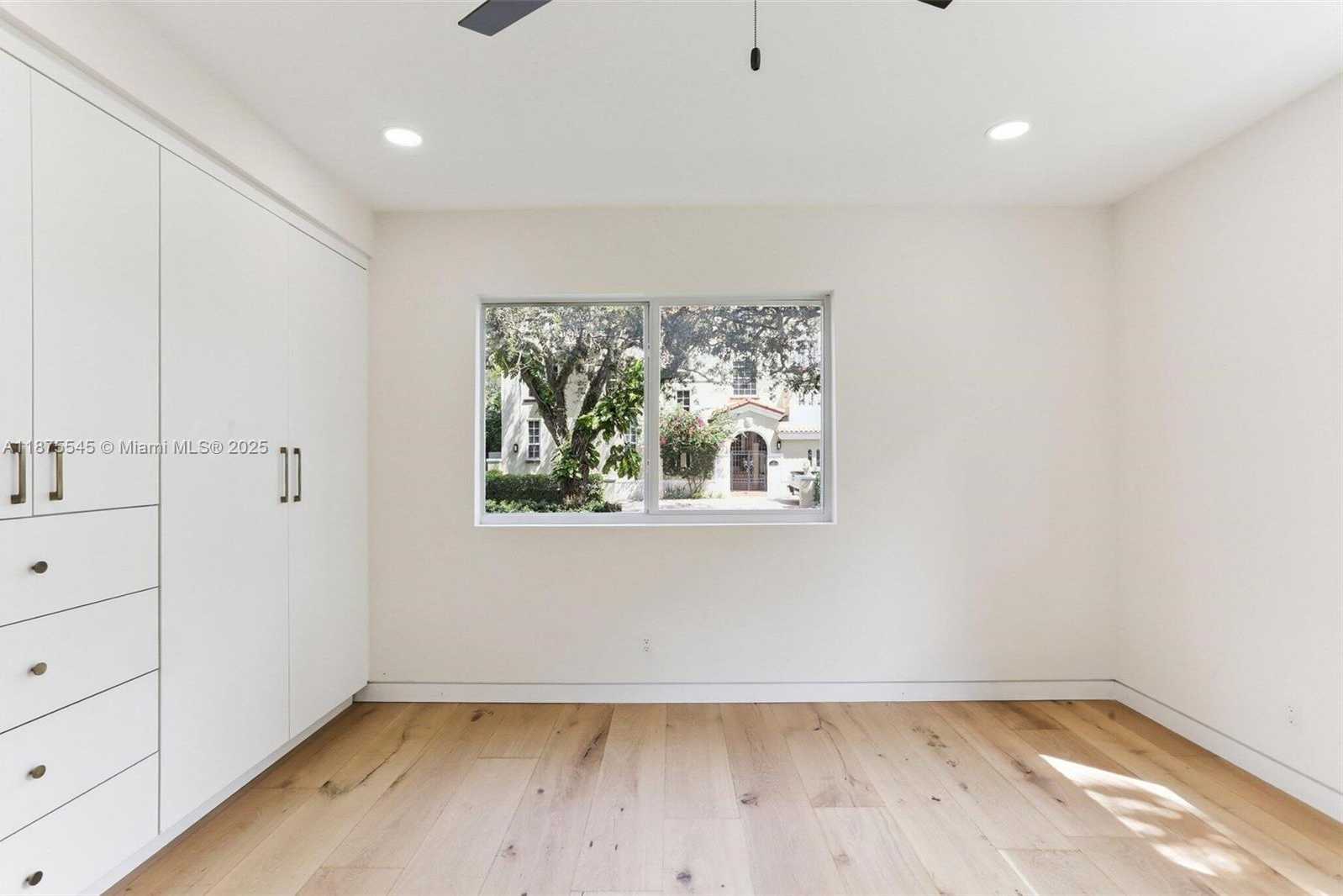 Small Image of 100 EDGEWATER DR #142, Coral Gables Number 25