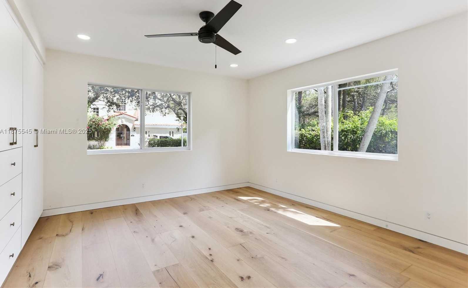Small Image of 100 EDGEWATER DR #142, Coral Gables Number 26