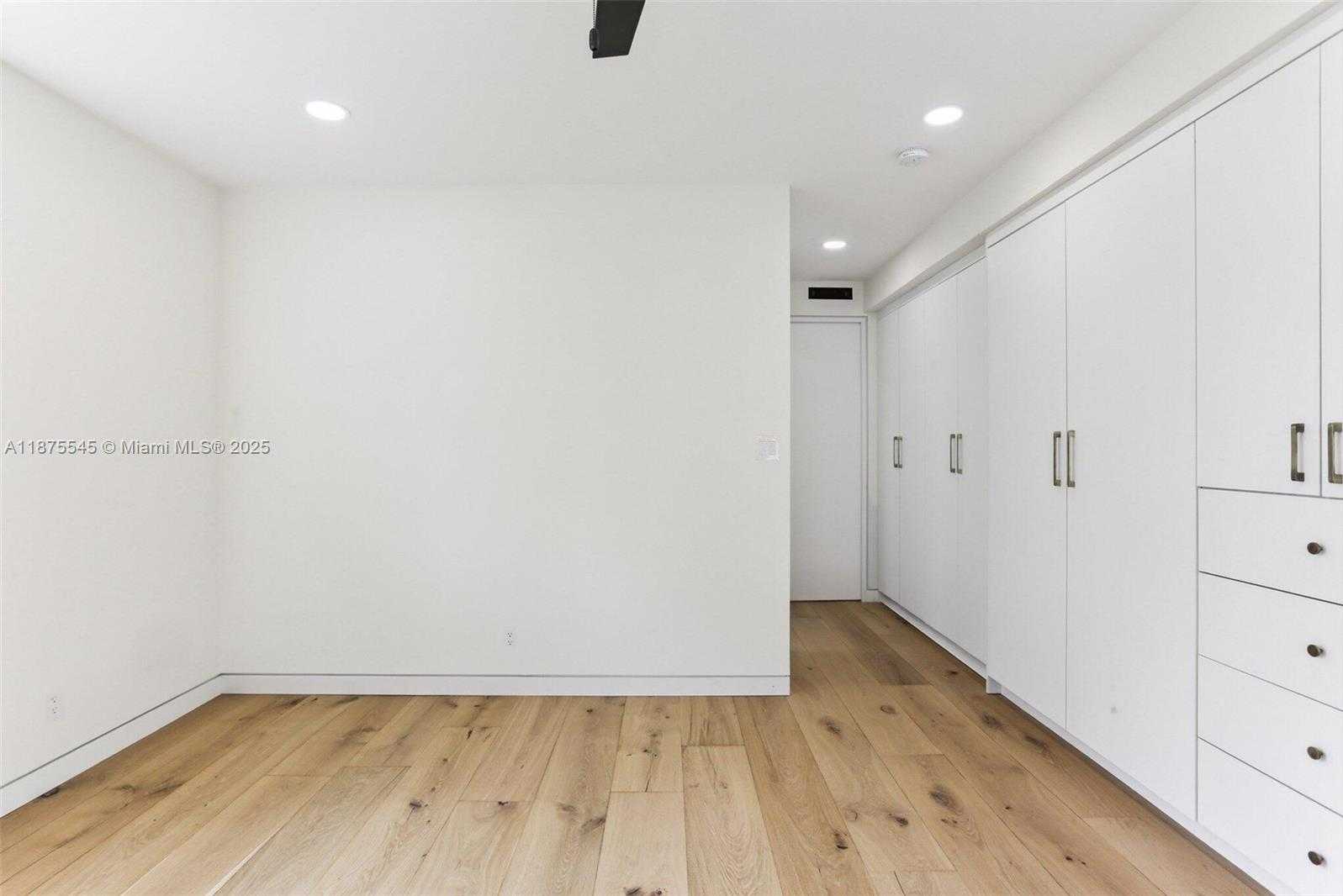 Small Image of 100 EDGEWATER DR #142, Coral Gables Number 27