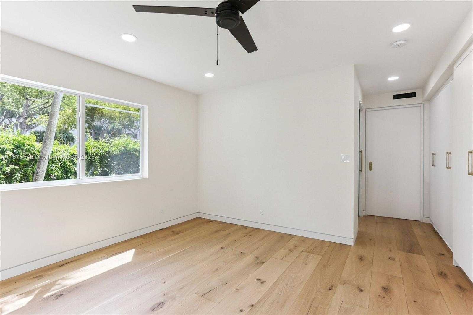 Small Image of 100 EDGEWATER DR #142, Coral Gables Number 29