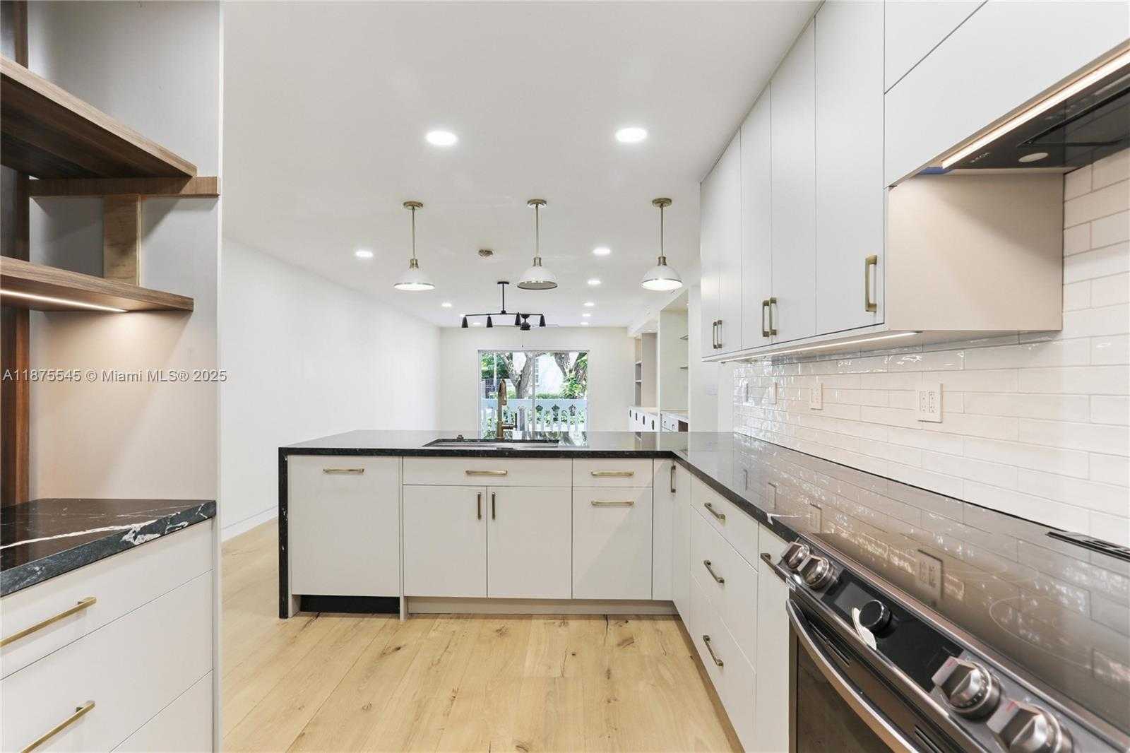 Small Image of 100 EDGEWATER DR #142, Coral Gables Number 3