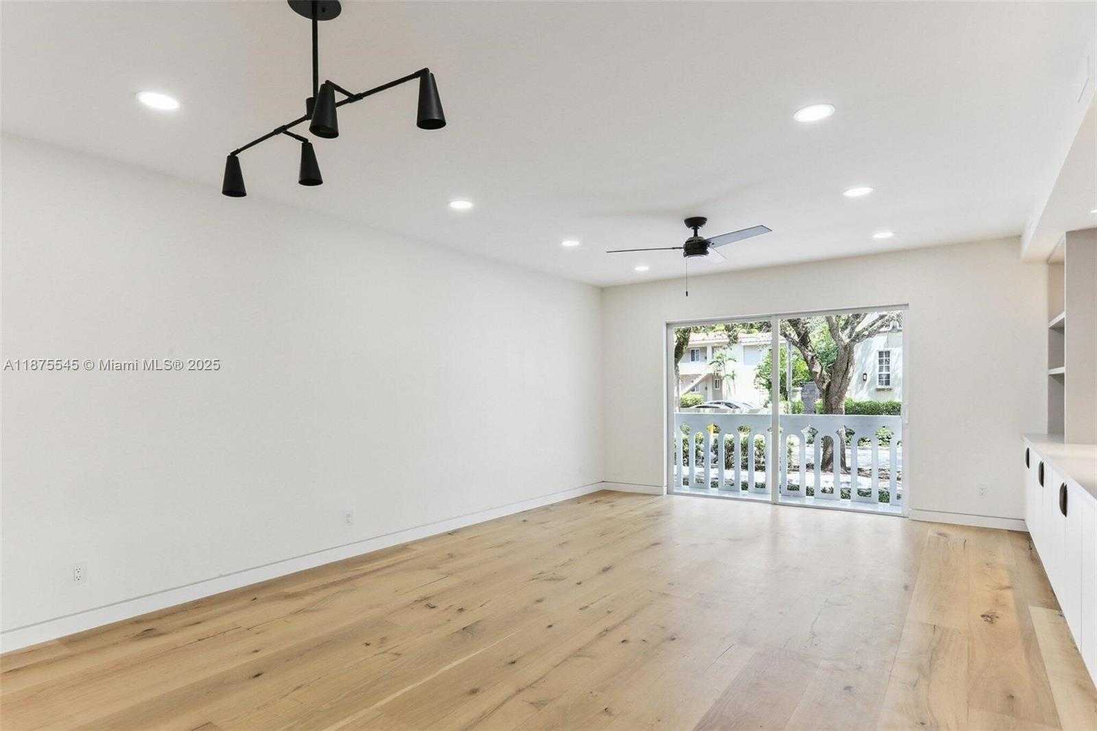 Small Image of 100 EDGEWATER DR #142, Coral Gables Number 38