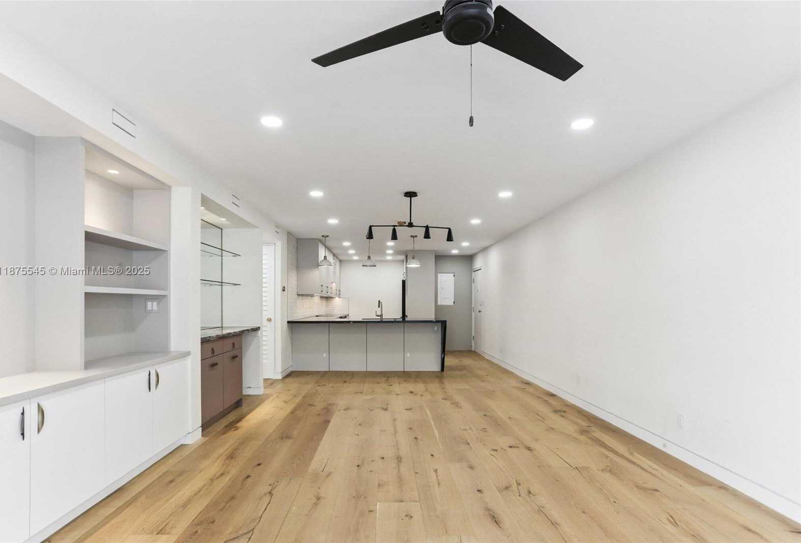 Small Image of 100 EDGEWATER DR #142, Coral Gables Number 39