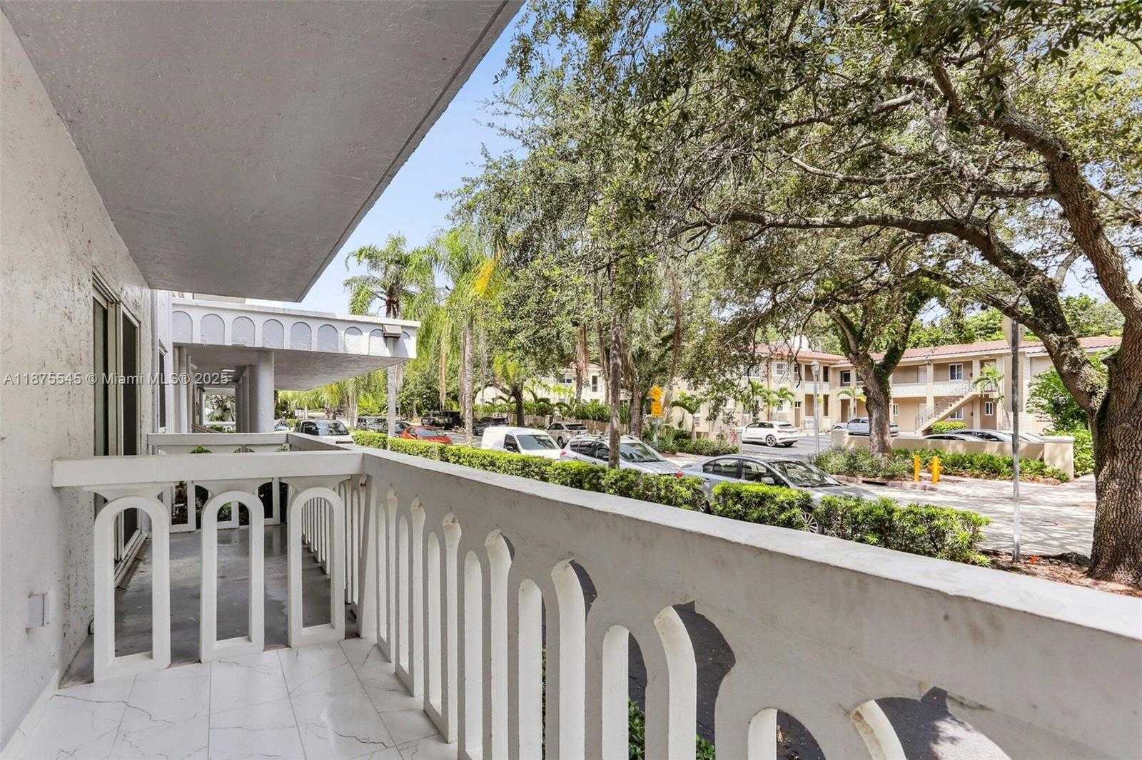 Small Image of 100 EDGEWATER DR #142, Coral Gables Number 41