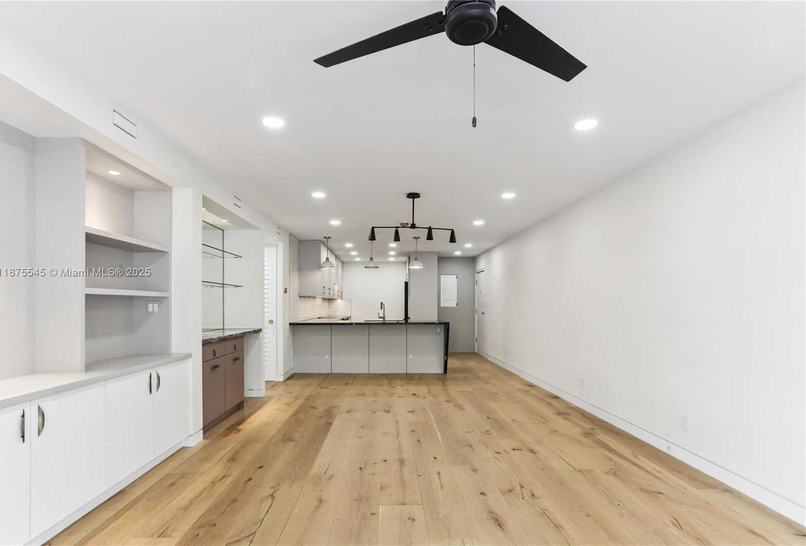 Small Image of 100 EDGEWATER DR #142, Coral Gables Number 6