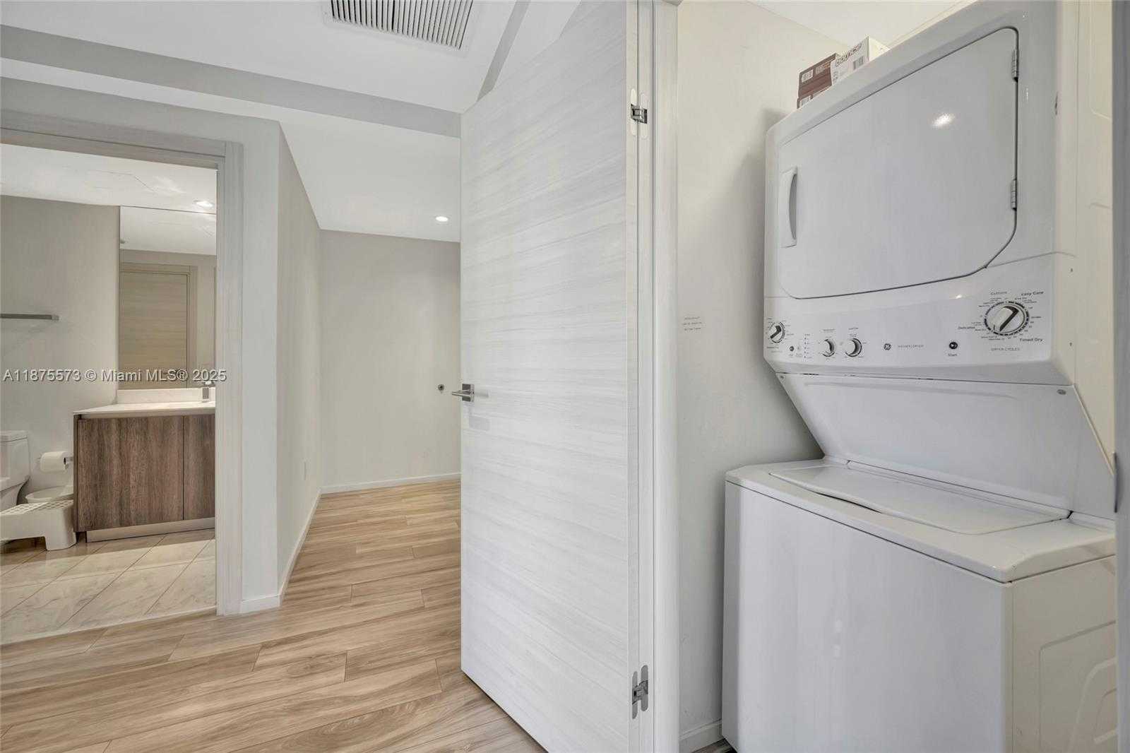Small Image of 801 SOUTH MIAMI AVE #2909, Miami Number 23