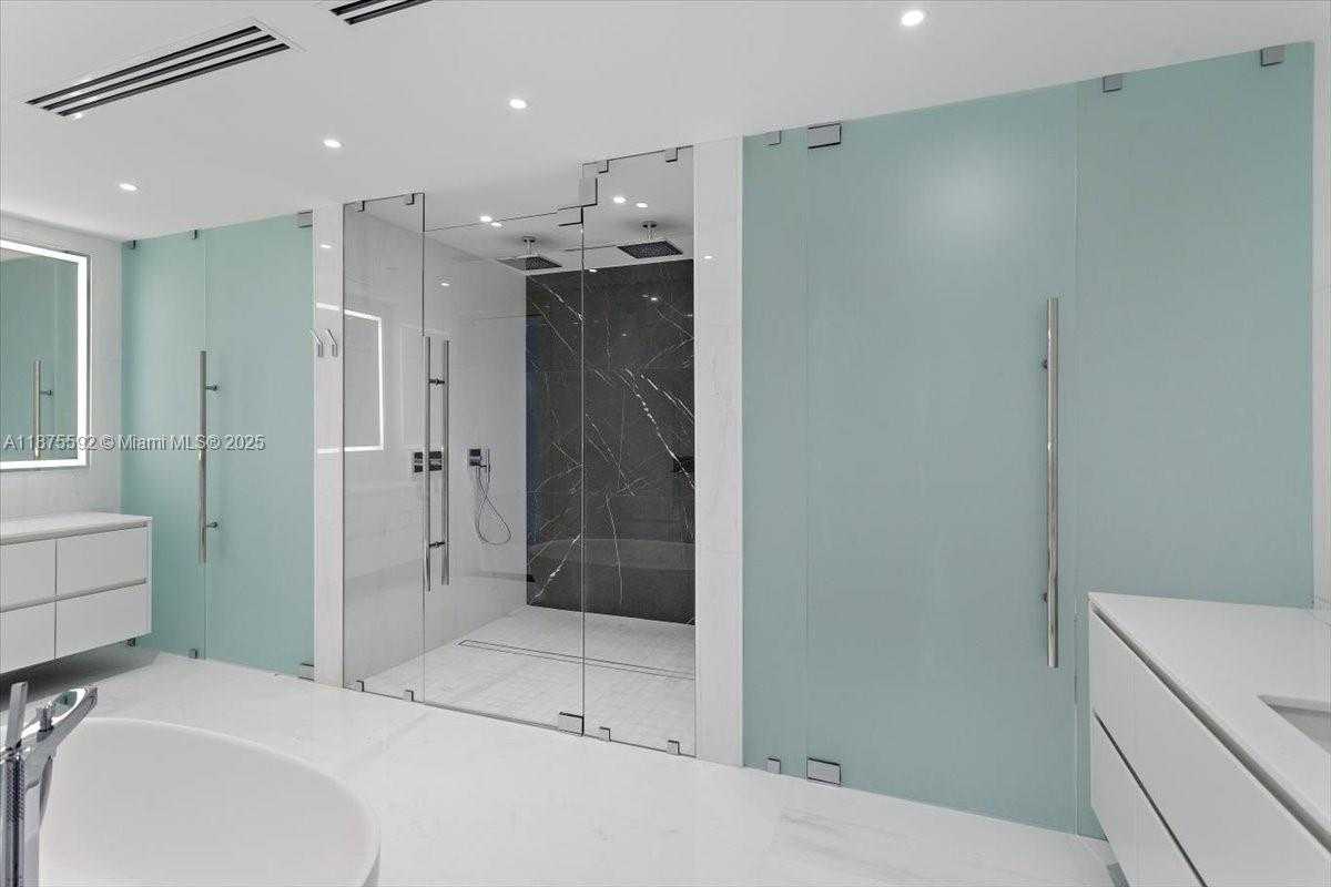 Small Image of 300 BISCAYNE BLVD WAY #5002 Duplex, Miami Number 37