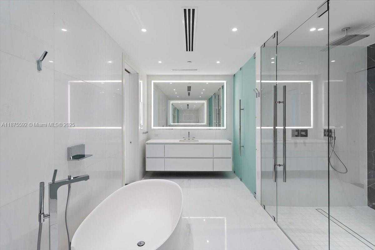 Small Image of 300 BISCAYNE BLVD WAY #5002 Duplex, Miami Number 38