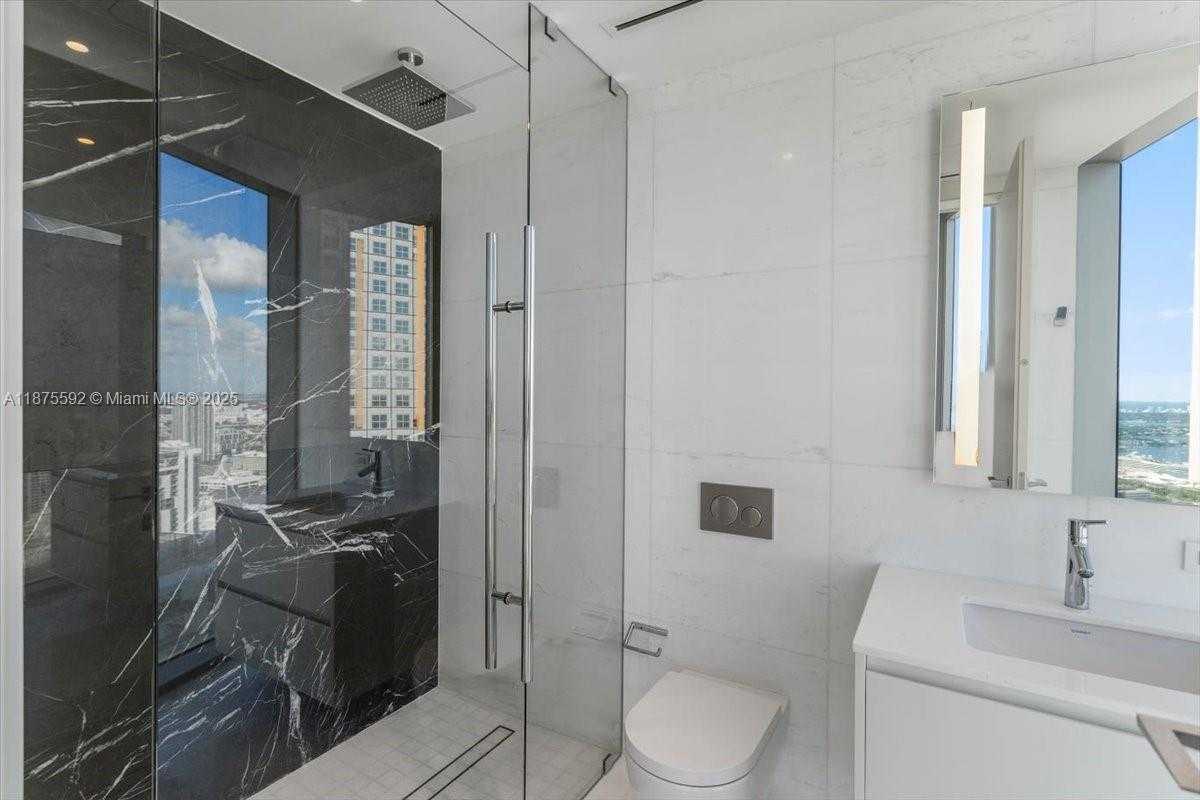 Small Image of 300 BISCAYNE BLVD WAY #5002 Duplex, Miami Number 43