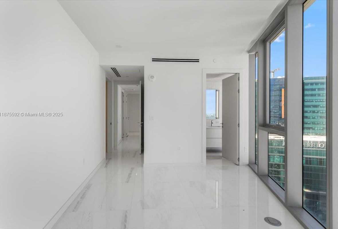 Small Image of 300 BISCAYNE BLVD WAY #5002 Duplex, Miami Number 47