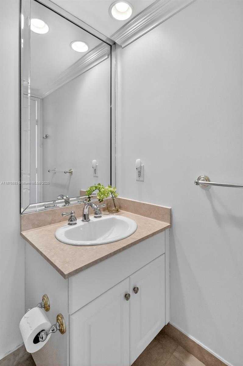Small Image of 3370 HIDDEN BAY DR #1808, Aventura Number 38