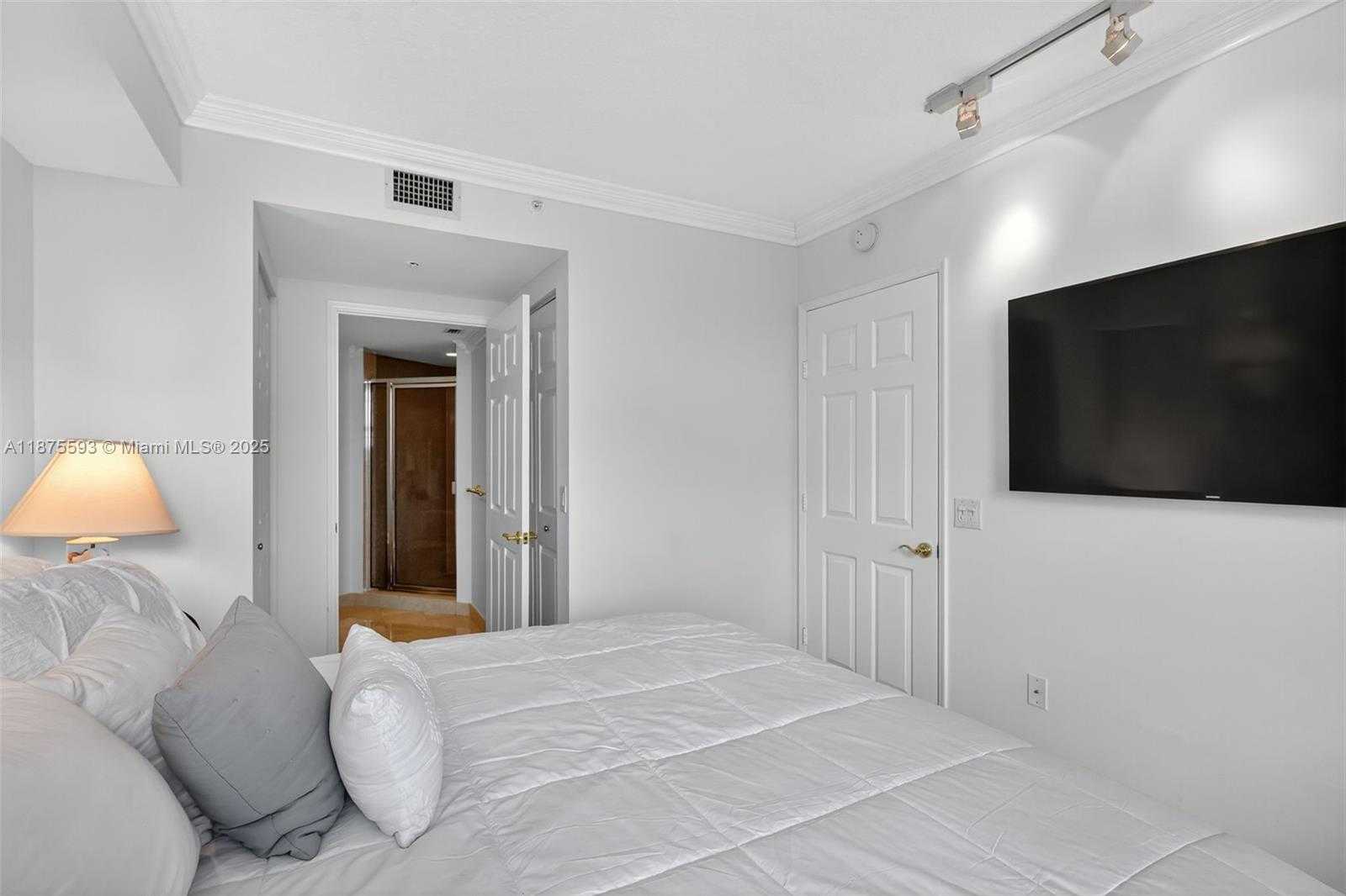 Small Image of 3370 HIDDEN BAY DR #1808, Aventura Number 46