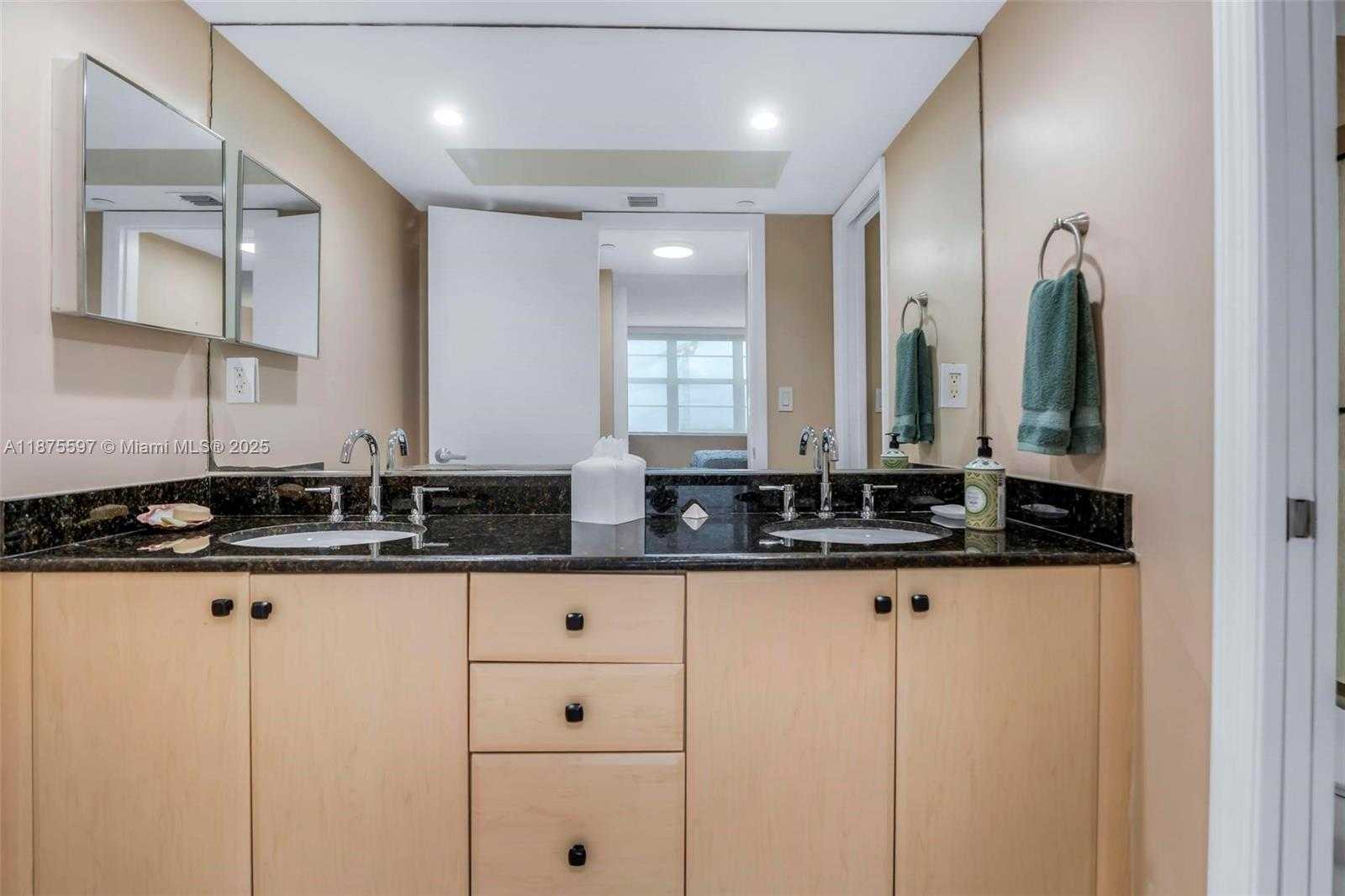 Small Image of 6917 COLLINS AVE #1420, Miami Beach Number 25