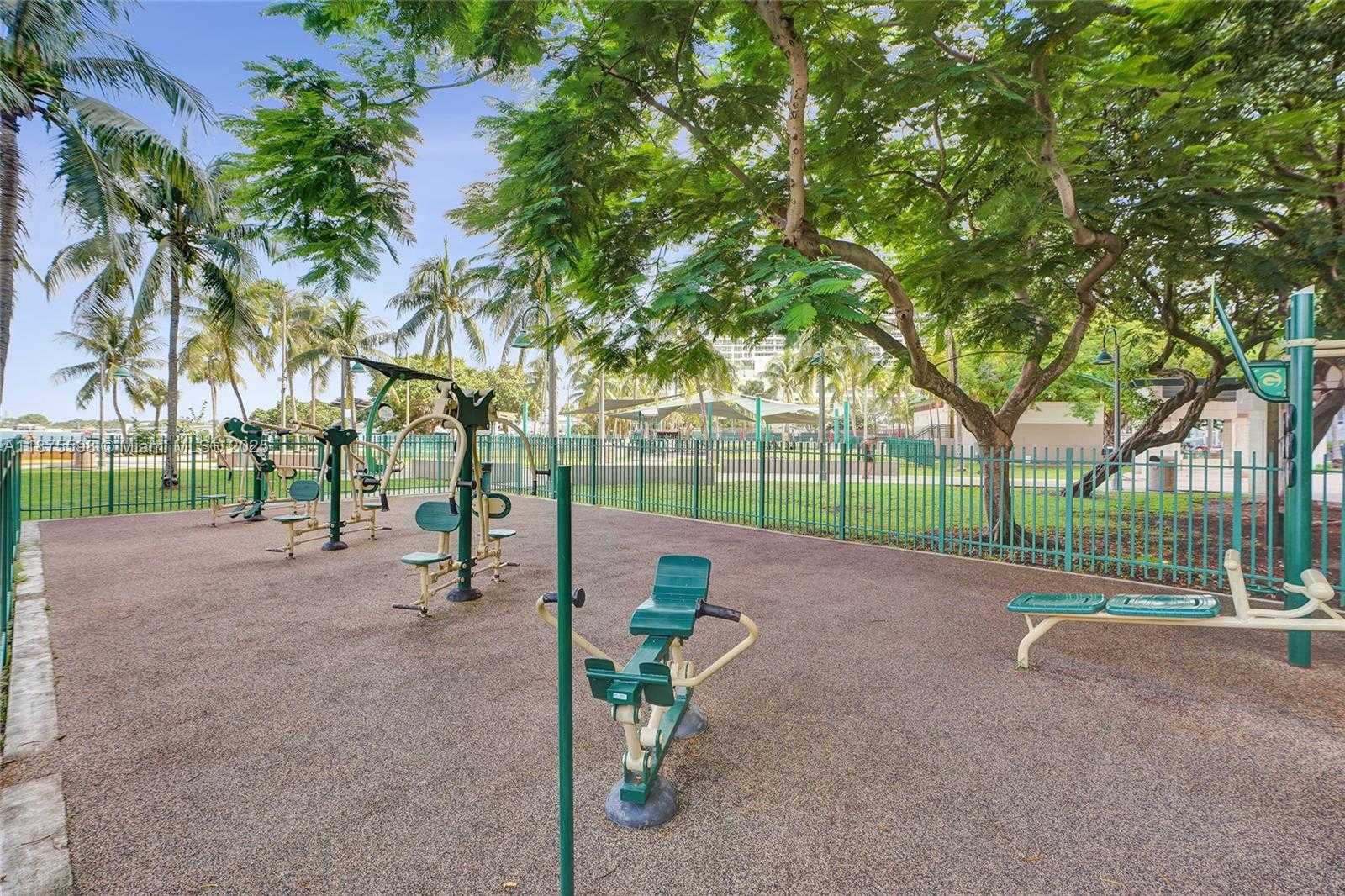Small Image of 1900 NORTH BAYSHORE DR #3207, Miami Number 30