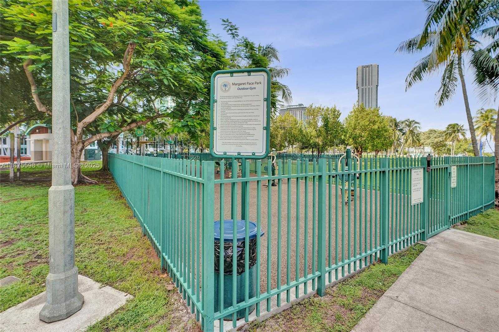 Small Image of 1900 NORTH BAYSHORE DR #3207, Miami Number 32