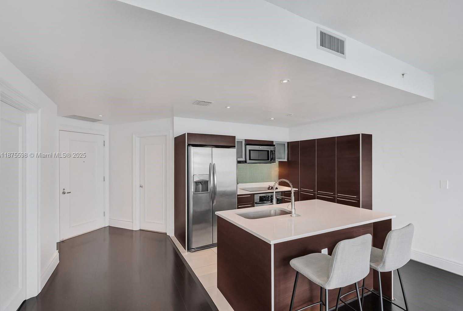 Small Image of 1900 NORTH BAYSHORE DR #3207, Miami Number 9