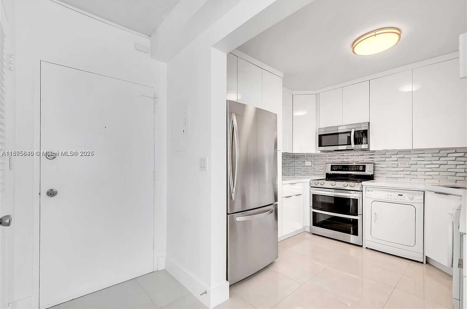 Small Image of 5601 COLLINS AVE #925, Miami Beach Number 11