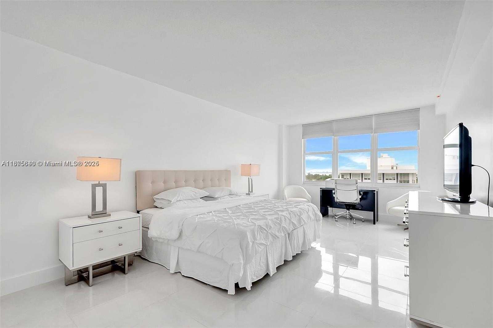 Small Image of 5601 COLLINS AVE #925, Miami Beach Number 12