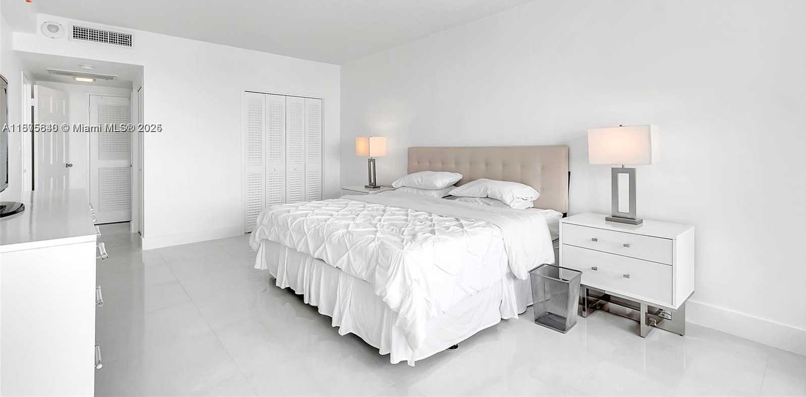 Small Image of 5601 COLLINS AVE #925, Miami Beach Number 14