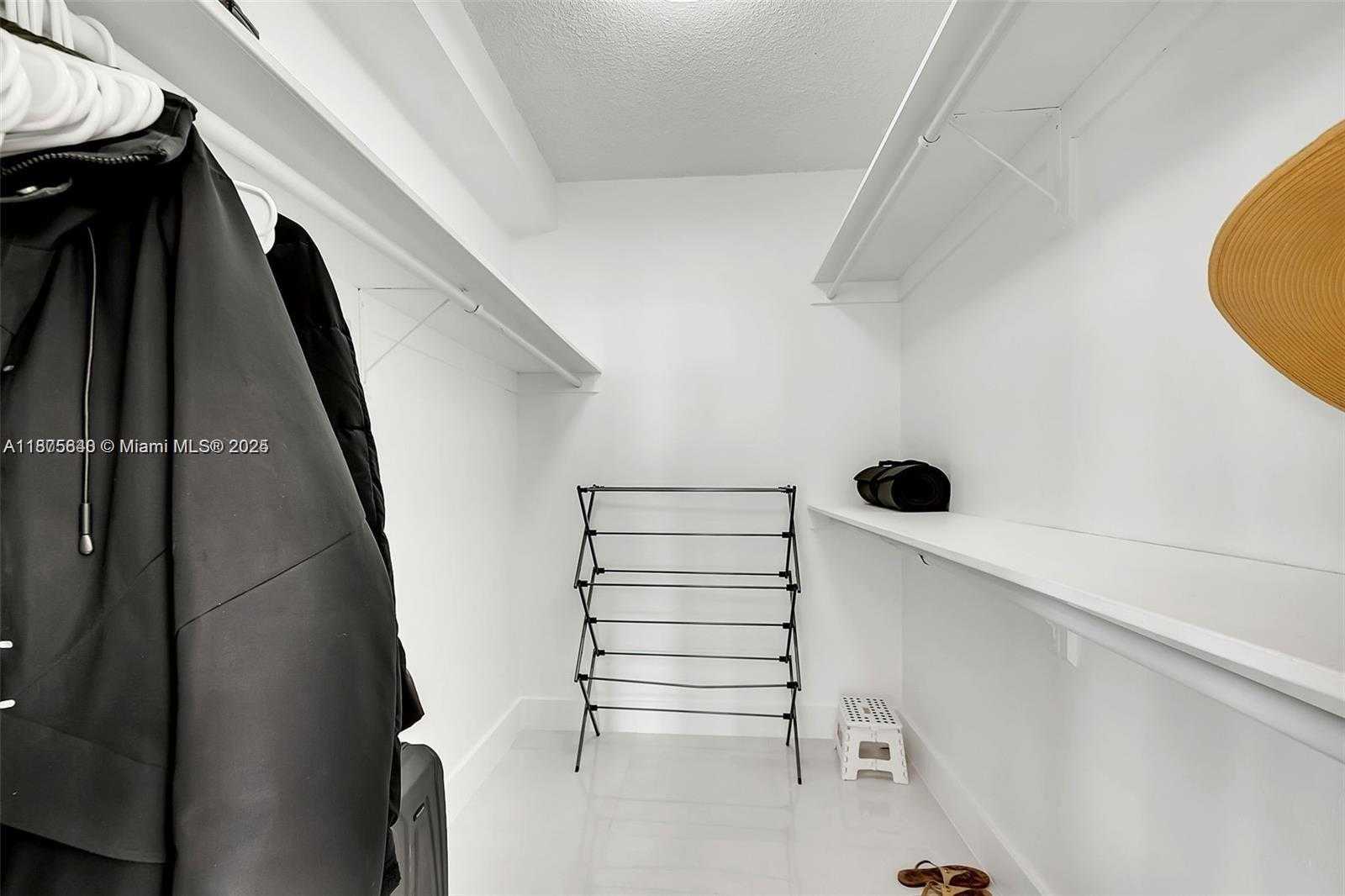 Small Image of 5601 COLLINS AVE #925, Miami Beach Number 15