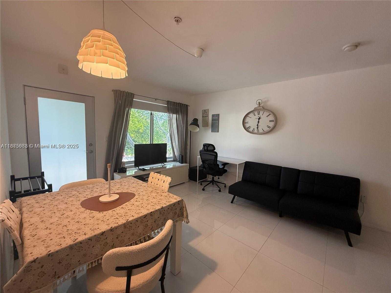 Small Image of 801 15TH ST #202, Miami Beach Number 1