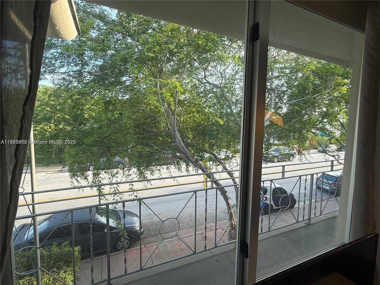 Small Image of 801 15TH ST #202, Miami Beach Number 12