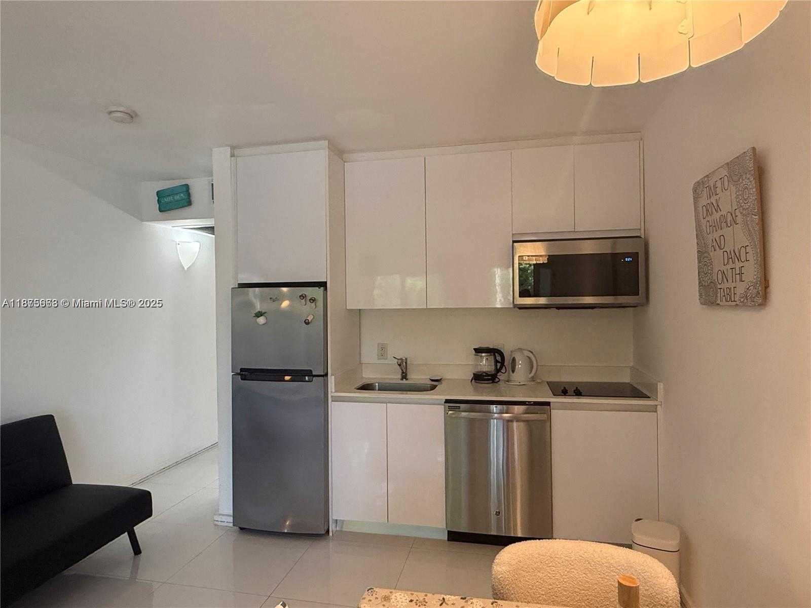 Small Image of 801 15TH ST #202, Miami Beach Number 2