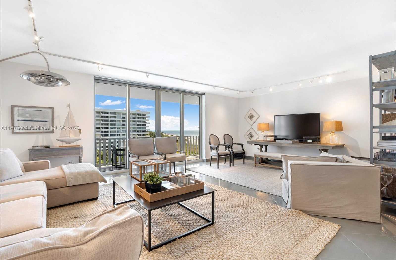 Small Image of 200 OCEAN LANE DR #703, Key Biscayne Number 3