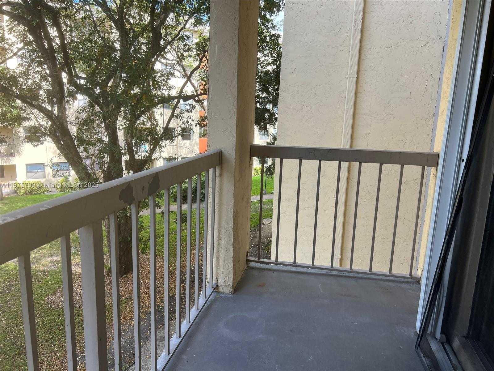 Small Image of 8180 GENEVA CT #326, Doral Number 15